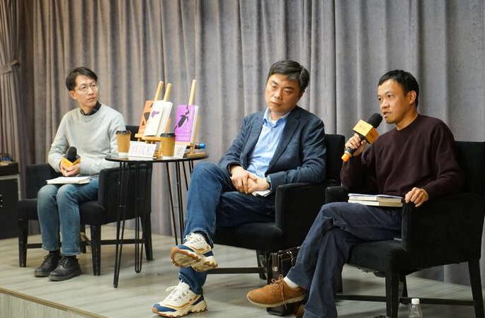 澳大新闻网，连接虚拟与现实，引领校园文学潮流
