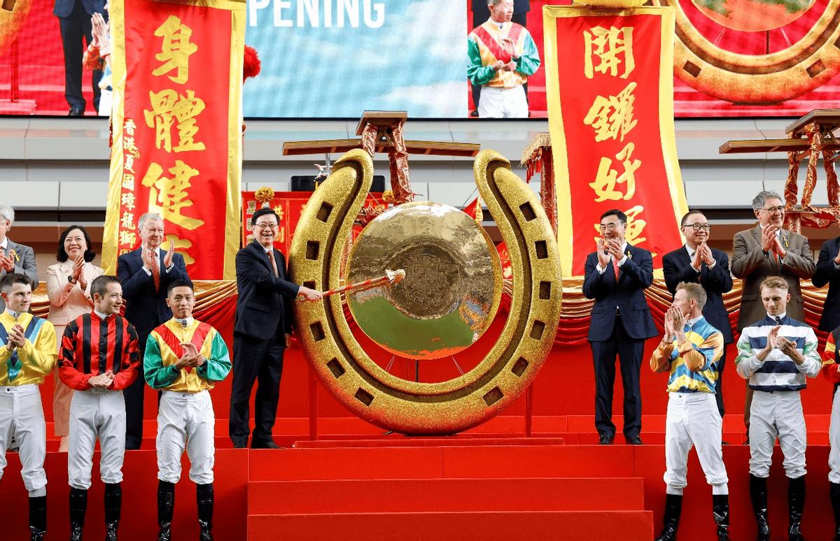 香港马会开启赛事直播新纪元，亲临现场感受赛马魅力与结果的即时揭晓